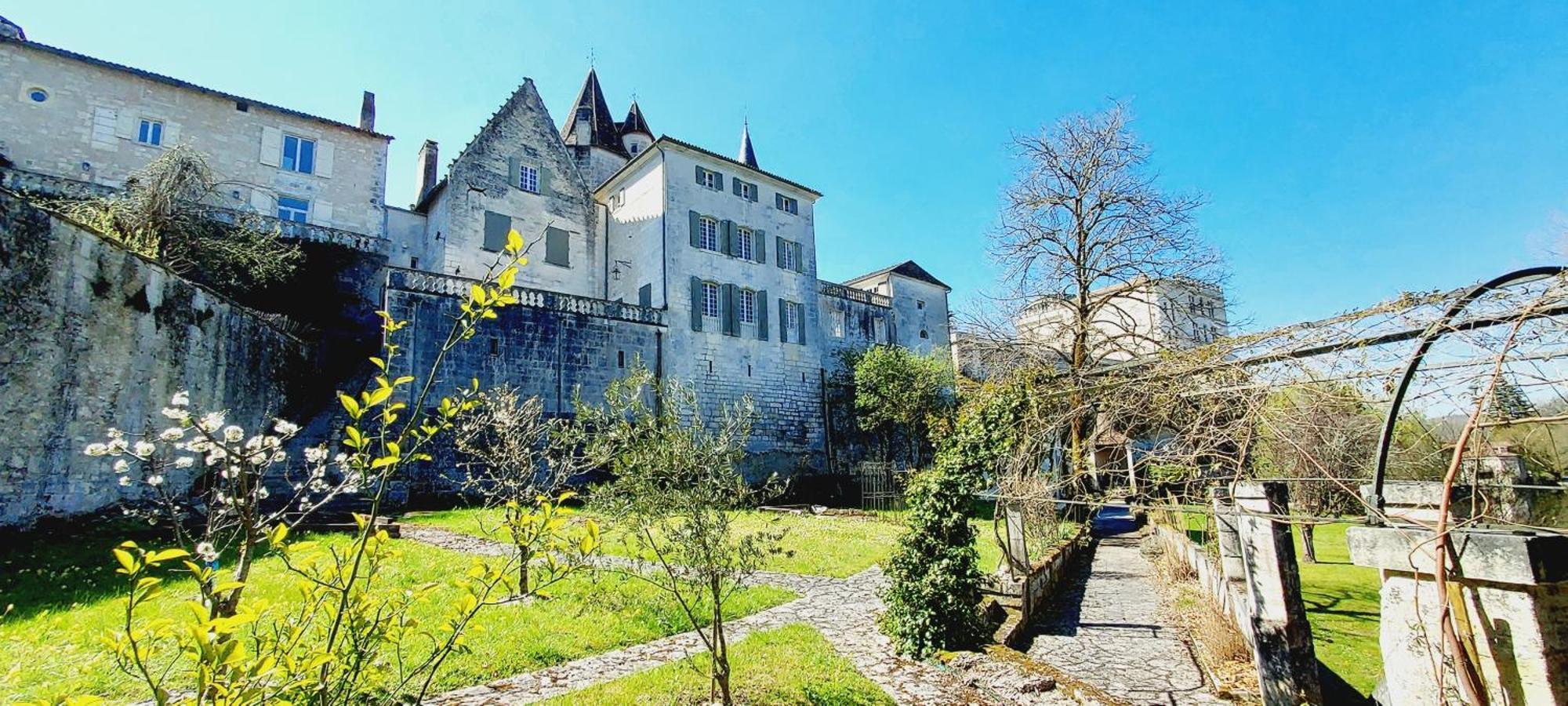 Apartment Chateau Des Senechaux, *