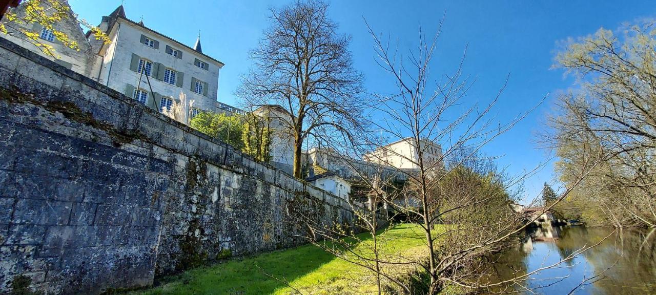Chateau Des Senechaux, Apartment Bourdeilles