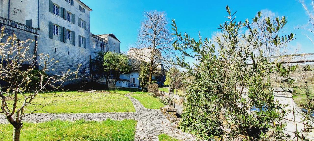 Apartment Chateau Des Senechaux,